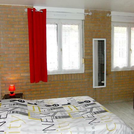 Une Petite Halte Apartment Calais Luaran gambar